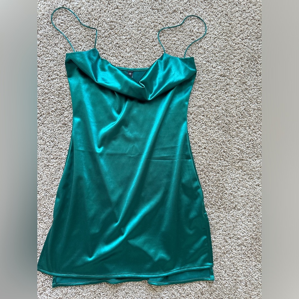 XS Satin homecoming dress💛